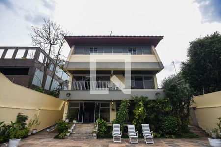 Casa à venda com 519m², 4 quartos e 4 vagas Casa à venda com 519m², 4 quartos e 4 vagasFachada