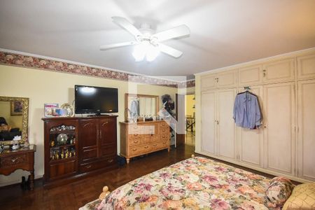 Casa à venda com 519m², 4 quartos e 4 vagas Casa à venda com 519m², 4 quartos e 4 vagasQuarto 2