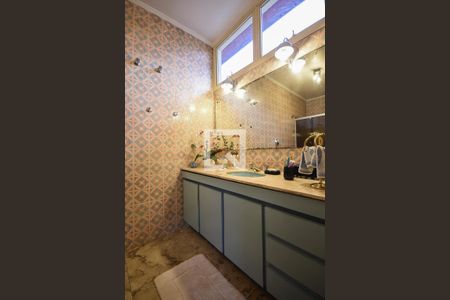 Casa à venda com 519m², 4 quartos e 4 vagas Casa à venda com 519m², 4 quartos e 4 vagasBanheiro da Suíte 2