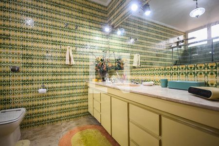 Casa à venda com 519m², 4 quartos e 4 vagas Casa à venda com 519m², 4 quartos e 4 vagasBanheiro da Suíte 1