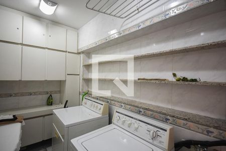 Casa à venda com 519m², 4 quartos e 4 vagas Casa à venda com 519m², 4 quartos e 4 vagasÁrea de Serviço