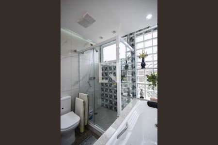 Casa à venda com 519m², 4 quartos e 4 vagas Casa à venda com 519m², 4 quartos e 4 vagasBanheiro