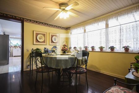 Casa à venda com 519m², 4 quartos e 4 vagas Casa à venda com 519m², 4 quartos e 4 vagasSala de jantar