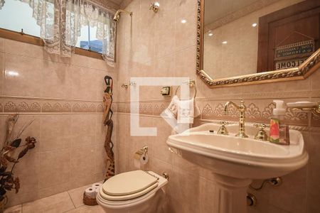 Casa à venda com 519m², 4 quartos e 4 vagas Casa à venda com 519m², 4 quartos e 4 vagasLavabo 2