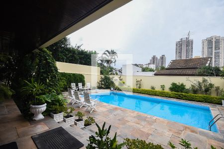 Casa à venda com 519m², 4 quartos e 4 vagas Casa à venda com 519m², 4 quartos e 4 vagasVaranda