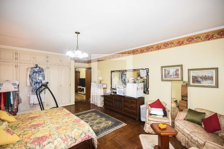 Casa à venda com 519m², 4 quartos e 4 vagas Casa à venda com 519m², 4 quartos e 4 vagasQuarto 1