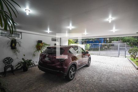 Casa à venda com 519m², 4 quartos e 4 vagas Casa à venda com 519m², 4 quartos e 4 vagasGaragem