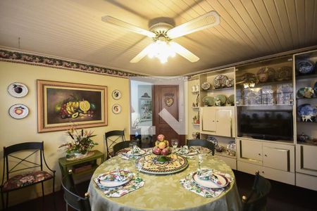 Casa à venda com 519m², 4 quartos e 4 vagas Casa à venda com 519m², 4 quartos e 4 vagasSala de jantar