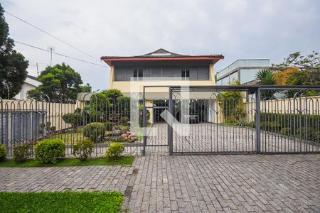 Casa à venda com 519m², 4 quartos e 4 vagas Casa à venda com 519m², 4 quartos e 4 vagasFachada