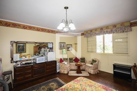 Casa à venda com 519m², 4 quartos e 4 vagas Casa à venda com 519m², 4 quartos e 4 vagasQuarto 1