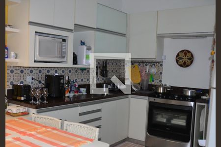 Casa à venda com 235m², 4 quartos e 2 vagasCozinha