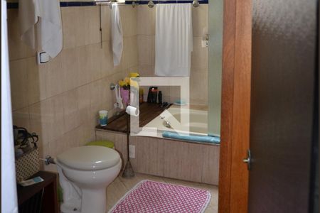 Casa à venda com 235m², 4 quartos e 2 vagasBanheiro