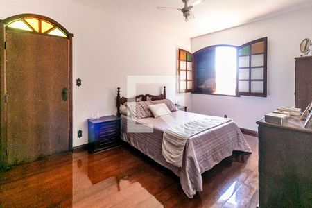 Casa à venda com 315m², 3 quartos e 8 vagas Casa à venda com 315m², 3 quartos e 8 vagasSuíte