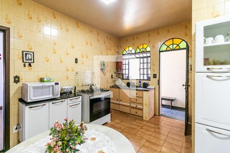 Casa à venda com 315m², 3 quartos e 8 vagas Casa à venda com 315m², 3 quartos e 8 vagasCozinha
