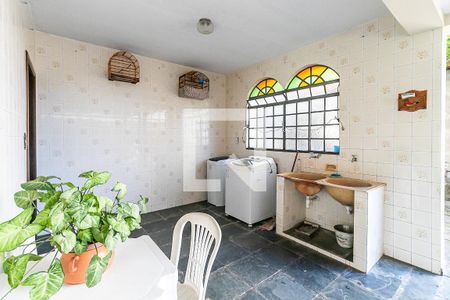 Casa à venda com 315m², 3 quartos e 8 vagas Casa à venda com 315m², 3 quartos e 8 vagasÁrea de Serviço