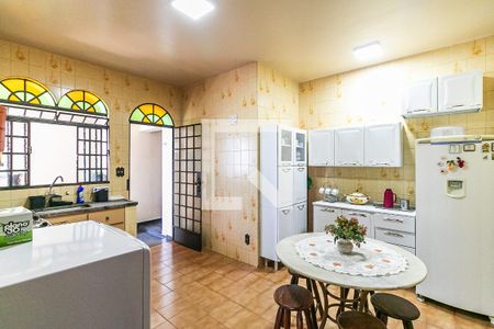 Casa à venda com 315m², 3 quartos e 8 vagas Casa à venda com 315m², 3 quartos e 8 vagasCozinha