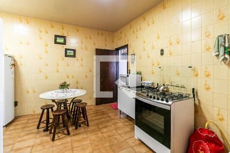 Casa à venda com 315m², 3 quartos e 8 vagas Casa à venda com 315m², 3 quartos e 8 vagasCozinha