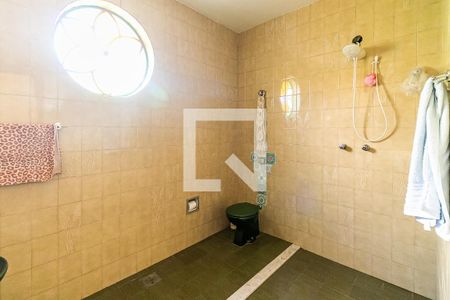 Casa à venda com 315m², 3 quartos e 8 vagas Casa à venda com 315m², 3 quartos e 8 vagasBanheiro Social