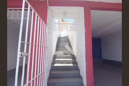 Casa à venda com 254m², 3 quartos e 3 vagasEscada acesso a casa