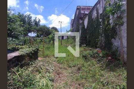 Casa à venda com 254m², 3 quartos e 3 vagasTerreno ao fundo faz parte da casa