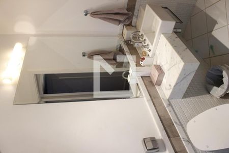 Casa de condomínio à venda com 1000m², 5 quartos e 6 vagasBanheiro de Hospede 