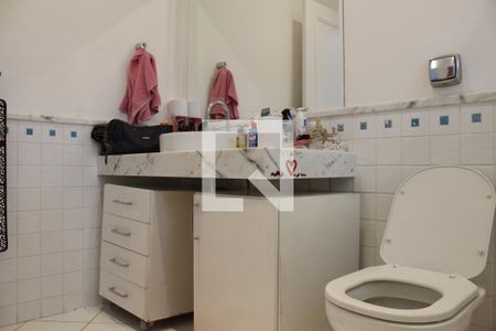 Casa de condomínio à venda com 1000m², 5 quartos e 6 vagasBanheiro da Suíte 2