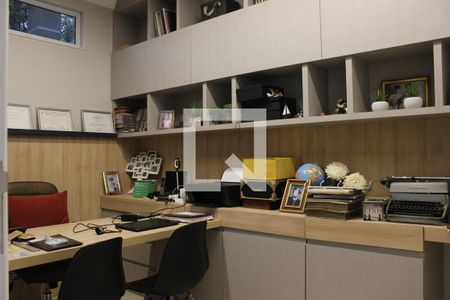 Casa de condomínio à venda com 1000m², 5 quartos e 6 vagasEscritório