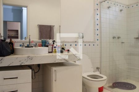 Casa de condomínio à venda com 1000m², 5 quartos e 6 vagasBanheiro da Suíte 2