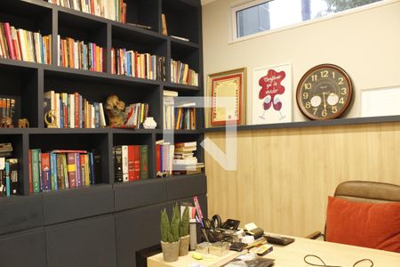 Casa de condomínio à venda com 1000m², 5 quartos e 6 vagasEscritório