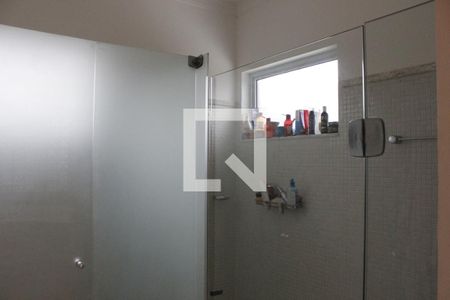 Casa de condomínio à venda com 1000m², 5 quartos e 6 vagasBanheiro da Suíte Master