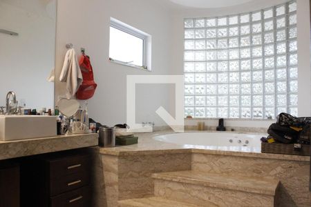 Casa de condomínio à venda com 1000m², 5 quartos e 6 vagasBanheiro da Suíte Master