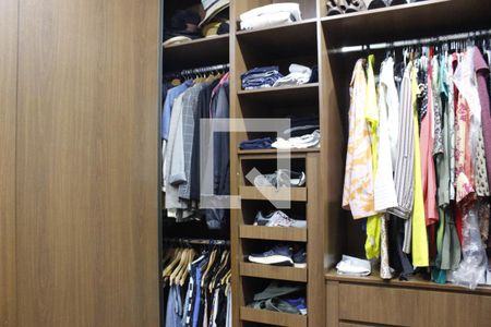 Casa de condomínio à venda com 1000m², 5 quartos e 6 vagasCloset da  Suíte Master