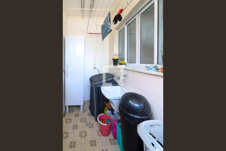 Casa à venda com 170m², 3 quartos e 2 vagas Casa à venda com 170m², 3 quartos e 2 vagasÁrea de Serviço