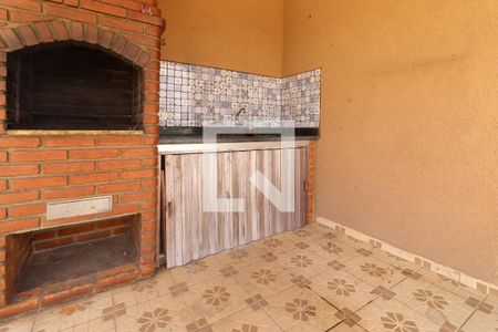 Casa à venda com 170m², 3 quartos e 2 vagas Casa à venda com 170m², 3 quartos e 2 vagasChurrasqueira