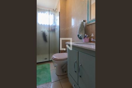 Casa à venda com 170m², 3 quartos e 2 vagas Casa à venda com 170m², 3 quartos e 2 vagasBanheiro social