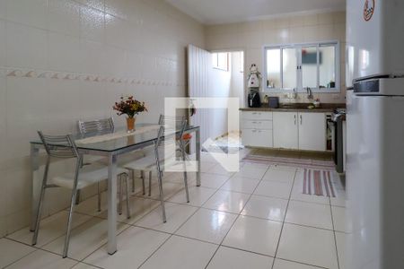 Casa à venda com 170m², 3 quartos e 2 vagas Casa à venda com 170m², 3 quartos e 2 vagasCozinha