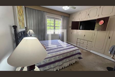 Casa à venda com 650m², 5 quartos e 6 vagas Casa à venda com 650m², 5 quartos e 6 vagasSuite