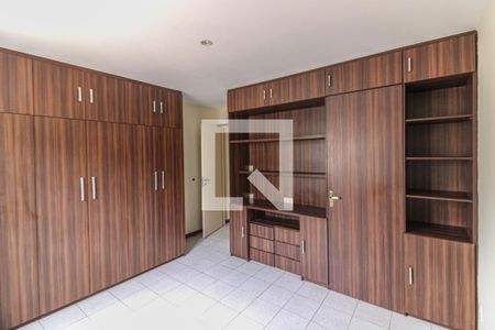 Apartamento à venda com 80m², 2 quartos e 2 vagasSuíte