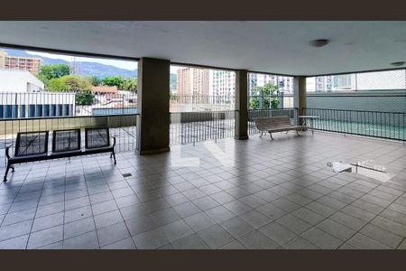 Apartamento à venda com 66m², 2 quartos e 1 vaga Apartamento à venda com 66m², 2 quartos e 1 vagaÁrea comum - Playground