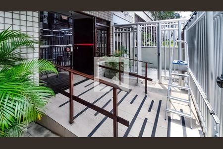 Apartamento à venda com 66m², 2 quartos e 1 vaga Apartamento à venda com 66m², 2 quartos e 1 vagaFachada e portaria