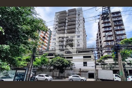 Apartamento à venda com 66m², 2 quartos e 1 vaga Apartamento à venda com 66m², 2 quartos e 1 vagaFachada e portaria