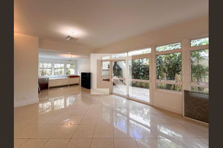 Sala de casa de condomínio para alugar com 4 quartos, 300m² em Chácara Monte Alegre, São Paulo