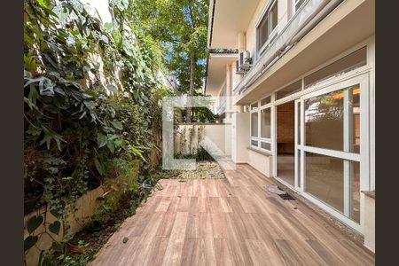 Varanda de casa de condomínio para alugar com 4 quartos, 300m² em Chácara Monte Alegre, São Paulo