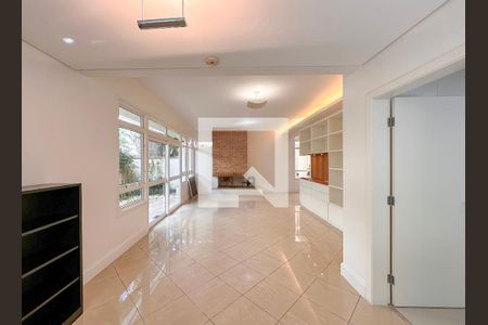 Sala de casa de condomínio para alugar com 4 quartos, 300m² em Chácara Monte Alegre, São Paulo