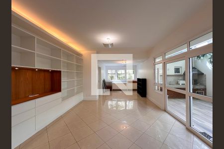 Sala de casa de condomínio para alugar com 4 quartos, 300m² em Chácara Monte Alegre, São Paulo