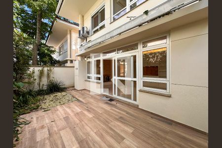 Varanda de casa de condomínio para alugar com 4 quartos, 300m² em Chácara Monte Alegre, São Paulo