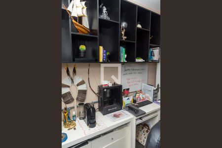 Casa à venda com 250m², 5 quartos e 3 vagasQuarto 1 Armários / Escritório