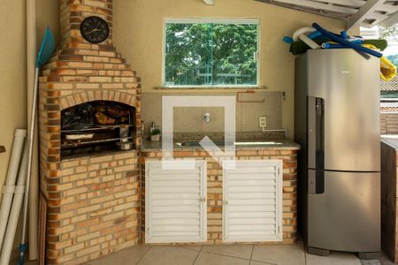 Casa à venda com 250m², 5 quartos e 3 vagasChurraqueira / piscina