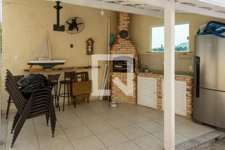 Casa à venda com 250m², 5 quartos e 3 vagasChurraqueira / piscina