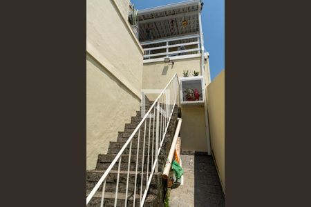 Casa à venda com 250m², 5 quartos e 3 vagasEscada de entrada